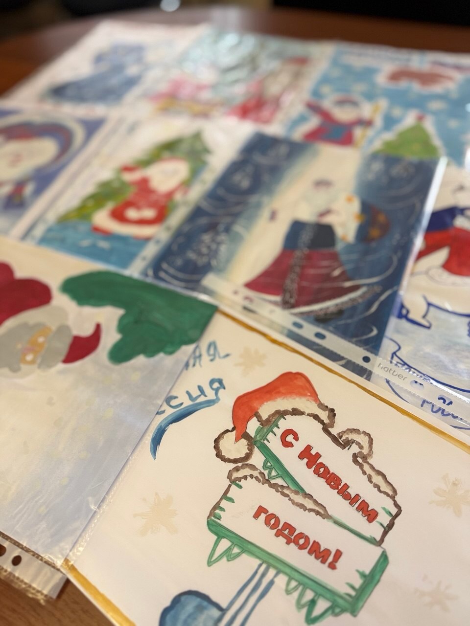 По всей России начинают потихоньку готовиться к Новому году – уже начали монтировать праздничную подсветку, украшать улицы и наряжать елки По всей России начинают потихоньку готовиться к Новому году – уже начали монтировать праздничную подсветку, украшать улицы и наряжать елки