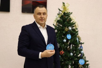 Андрей Белоусов: Сегодня, 19 декабря, вместе с сотрудниками администрации района, главой города Рыльска присоединились к Всероссийской акции «Ёлка желаний»
