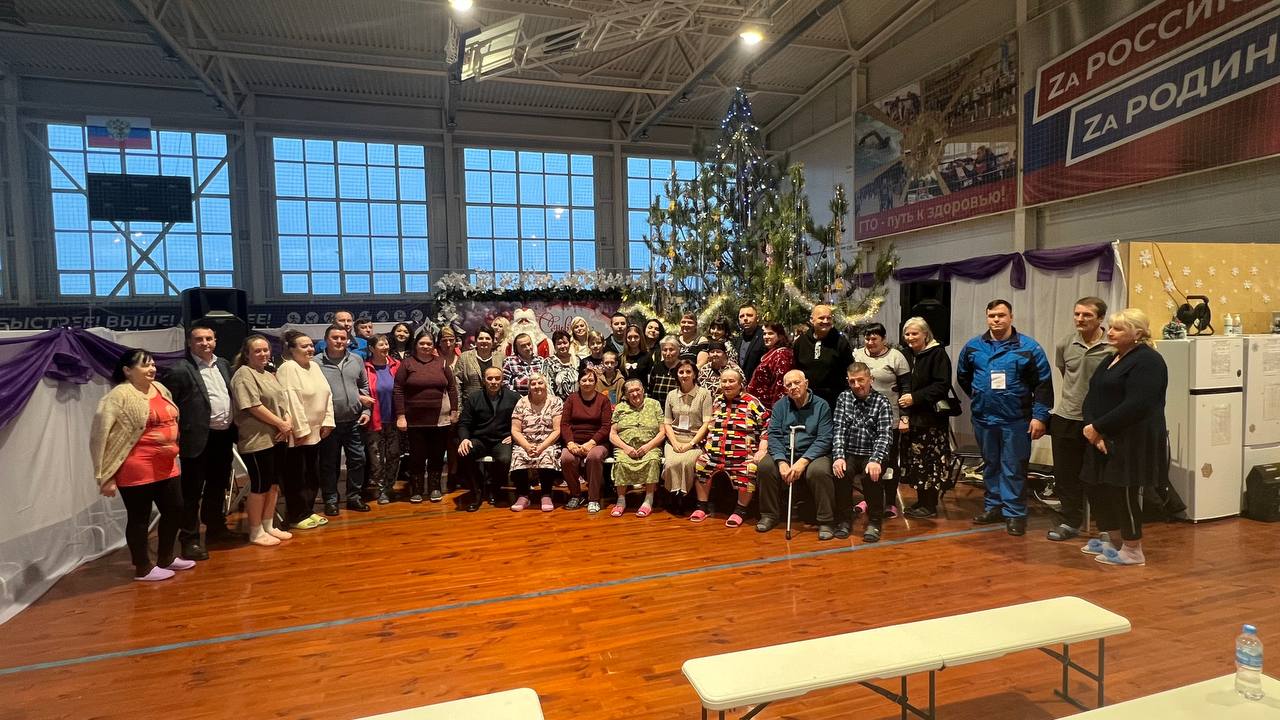 Сергей Цуканов: Совместно с коллегами, руководством администраций приграничных районов - Суджанского, Льговского, Кореневского, Беловского, Глушковского -поздравили с наступающим Новым годом и Рождеством Христовым жителей... Сергей Цуканов: Совместно с коллегами, руководством администраций приграничных районов - Суджанского, Льговского, Кореневского, Беловского, Глушковского -поздравили с наступающим Новым годом и Рождеством Христовым жителей...