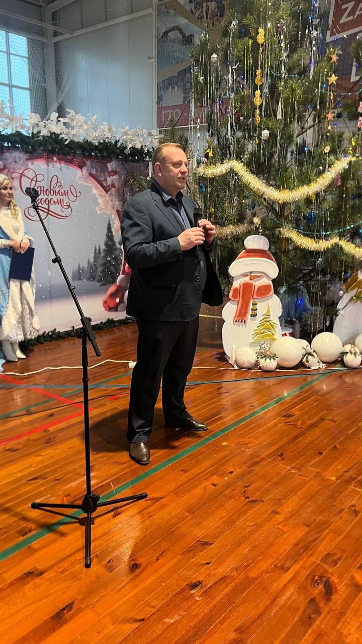 Сергей Цуканов: Совместно с коллегами, руководством администраций приграничных районов - Суджанского, Льговского, Кореневского, Беловского, Глушковского -поздравили с наступающим Новым годом и Рождеством Христовым жителей...