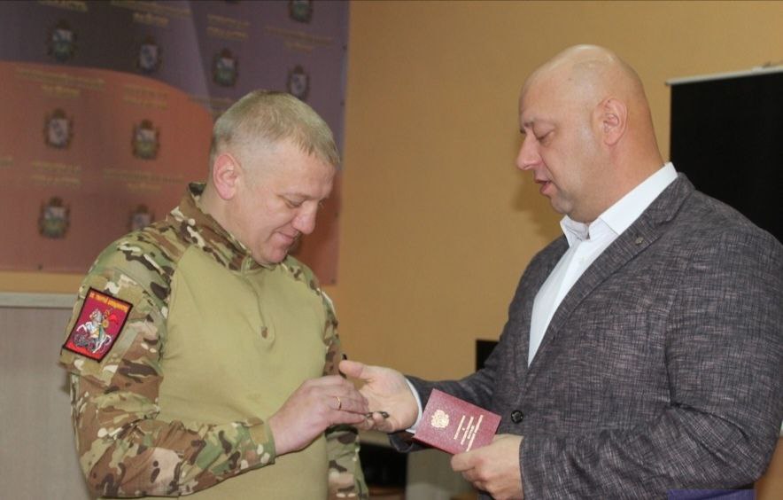 В Конышёвском районе прошло торжественное мероприятие глава Конышёвского района Дмитрий Александрович Новиков вручил Орден Мужества участнику специальной военной операции, ветерану боевых действий Андрею Афанасенко — нашему...