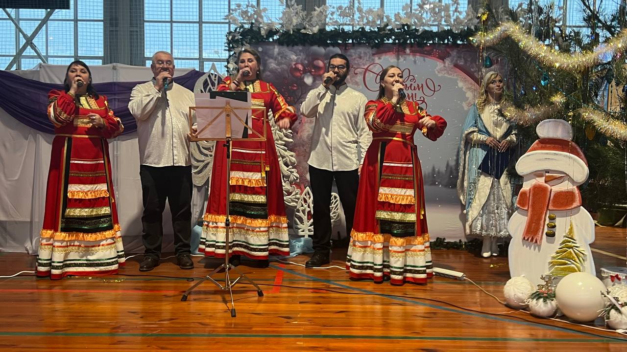Сергей Цуканов: Совместно с коллегами, руководством администраций приграничных районов - Суджанского, Льговского, Кореневского, Беловского, Глушковского -поздравили с наступающим Новым годом и Рождеством Христовым жителей... Сергей Цуканов: Совместно с коллегами, руководством администраций приграничных районов - Суджанского, Льговского, Кореневского, Беловского, Глушковского -поздравили с наступающим Новым годом и Рождеством Христовым жителей...