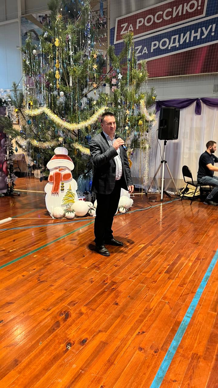 Сергей Цуканов: Совместно с коллегами, руководством администраций приграничных районов - Суджанского, Льговского, Кореневского, Беловского, Глушковского -поздравили с наступающим Новым годом и Рождеством Христовым жителей... Сергей Цуканов: Совместно с коллегами, руководством администраций приграничных районов - Суджанского, Льговского, Кореневского, Беловского, Глушковского -поздравили с наступающим Новым годом и Рождеством Христовым жителей...