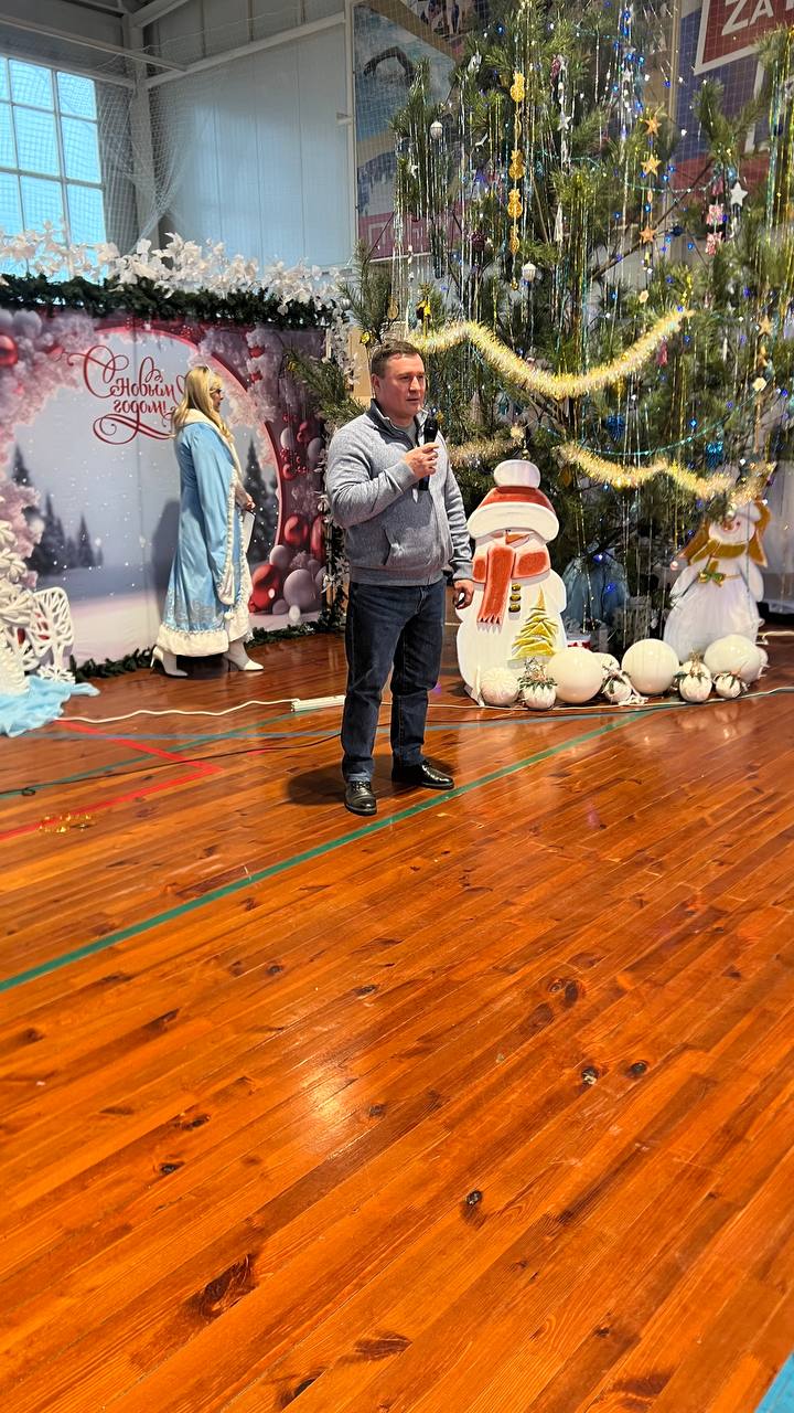 Сергей Цуканов: Совместно с коллегами, руководством администраций приграничных районов - Суджанского, Льговского, Кореневского, Беловского, Глушковского -поздравили с наступающим Новым годом и Рождеством Христовым жителей... Сергей Цуканов: Совместно с коллегами, руководством администраций приграничных районов - Суджанского, Льговского, Кореневского, Беловского, Глушковского -поздравили с наступающим Новым годом и Рождеством Христовым жителей...