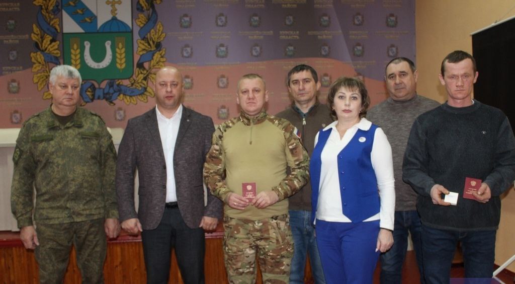 В Конышёвском районе прошло торжественное мероприятие глава Конышёвского района Дмитрий Александрович Новиков вручил Орден Мужества участнику специальной военной операции, ветерану боевых действий Андрею Афанасенко — нашему... В Конышёвском районе прошло торжественное мероприятие глава Конышёвского района Дмитрий Александрович Новиков вручил Орден Мужества участнику специальной военной операции, ветерану боевых действий Андрею Афанасенко — нашему...