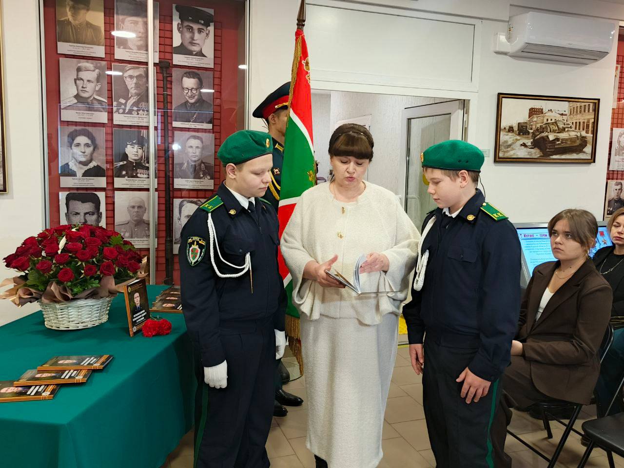 Евгений Маслов: Принял участие в презентации книги о прапорщике Погрануправления ФСБ России по Курской области Евгении Игоревиче Пронине Евгений Маслов: Принял участие в презентации книги о прапорщике Погрануправления ФСБ России по Курской области Евгении Игоревиче Пронине