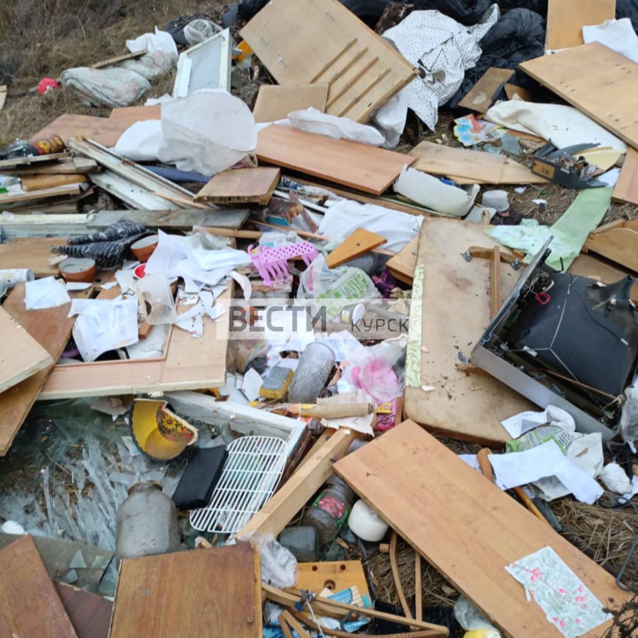 123Берег Сейма стал местом свалки 123Берег Сейма стал местом свалки