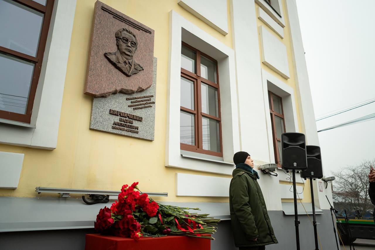 Евгений Маслов: Сегодня свой профессиональный праздник отмечают сотрудники Федеральной службы безопасности