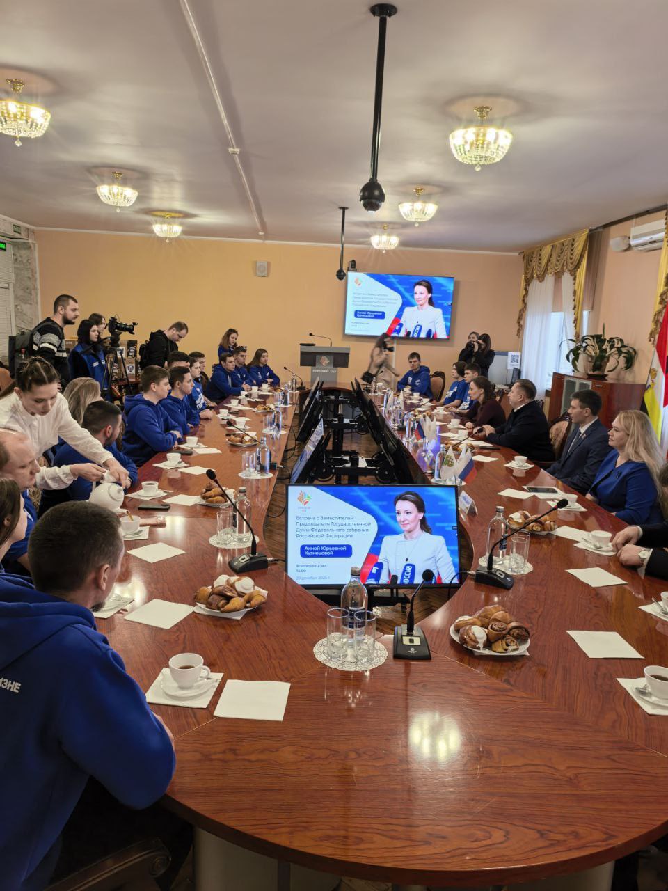 Анна Кузнецова: В пункте временного размещения в Курске передали семьям гуманитарную помощь, подарки и наградили волонтеров Анна Кузнецова: В пункте временного размещения в Курске передали семьям гуманитарную помощь, подарки и наградили волонтеров