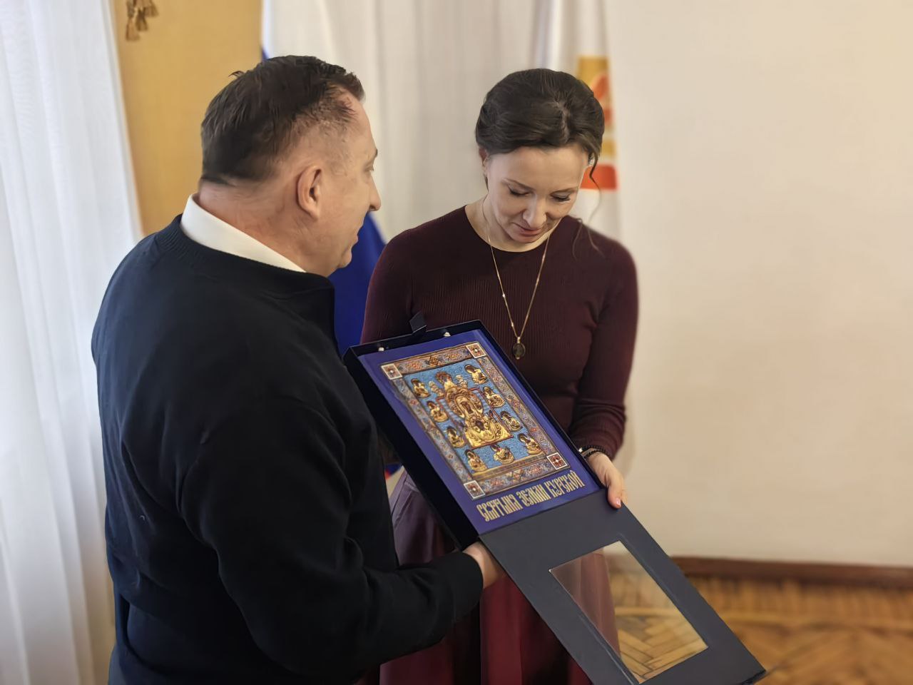 Анна Кузнецова: В пункте временного размещения в Курске передали семьям гуманитарную помощь, подарки и наградили волонтеров Анна Кузнецова: В пункте временного размещения в Курске передали семьям гуманитарную помощь, подарки и наградили волонтеров