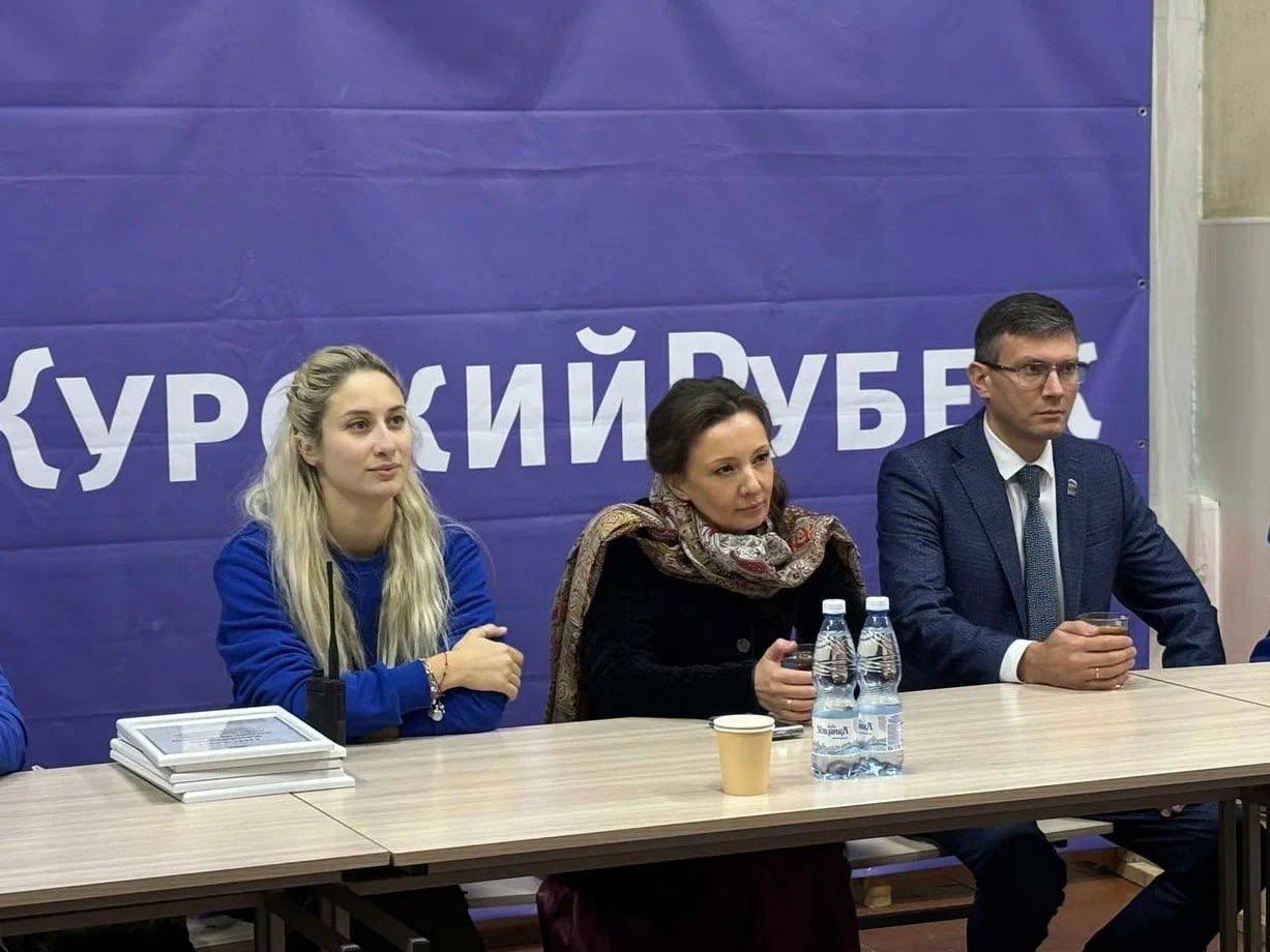 Анна Кузнецова дала высокую оценку работе волонтеров лагеря «Курский Рубеж»