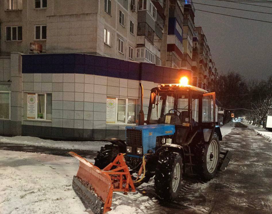 Всю ночь в Курске чистили дороги Всю ночь в Курске чистили дороги