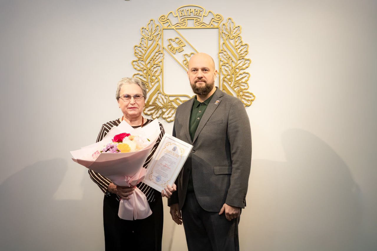 Глава Курска Евгений Маслов вручил награды 15 победителям экологических конкурсов Глава Курска Евгений Маслов вручил награды 15 победителям экологических конкурсов