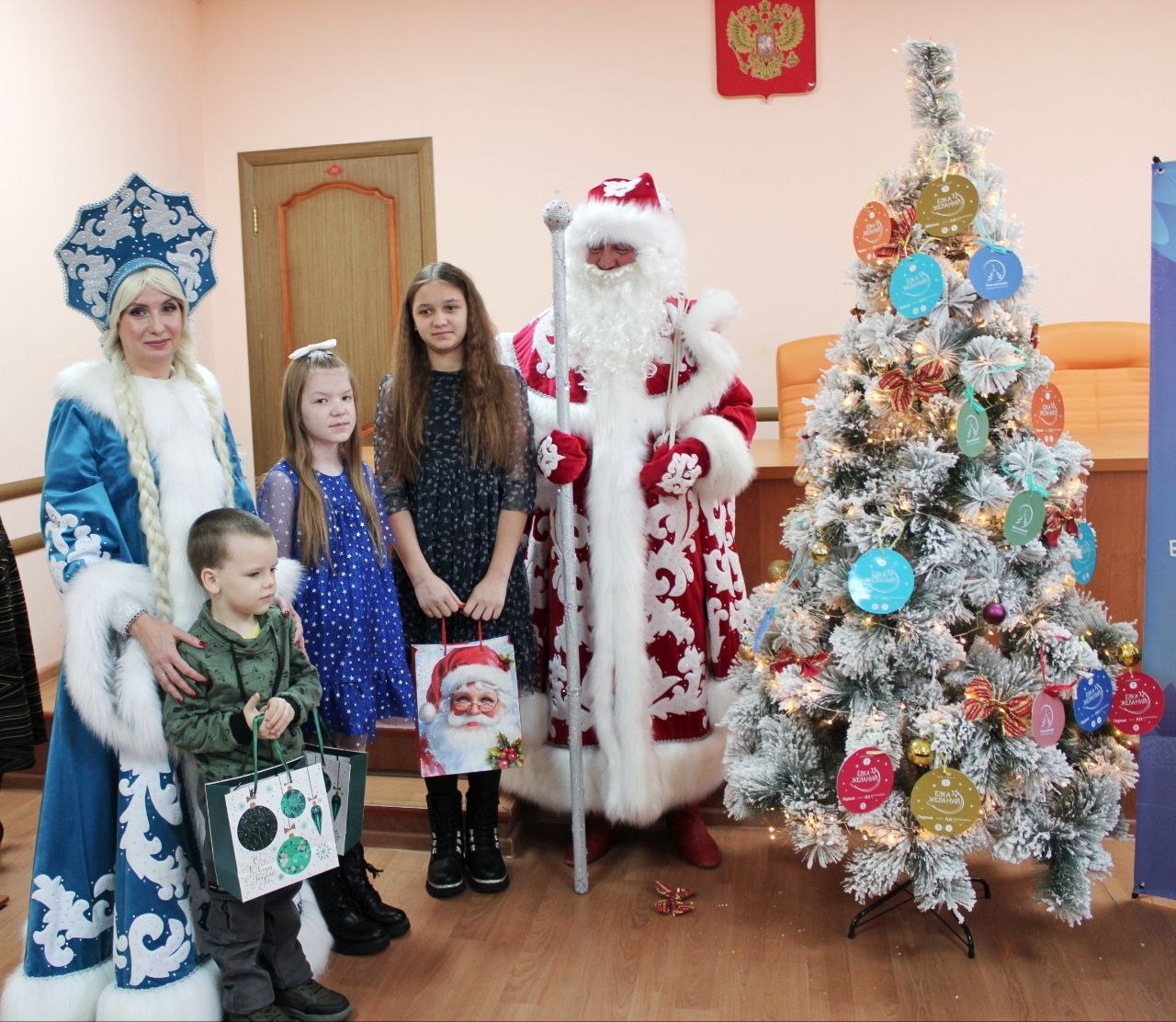 Юные мечтатели загадали свои желания, а волшебники сделали их реальностью! Именно таким — полным ярких эмоций детей, искренней радости в глазах, предвкушения и даже нетерпеливого ожидания — стало мероприятие в рамках акции... Юные мечтатели загадали свои желания, а волшебники сделали их реальностью! Именно таким — полным ярких эмоций детей, искренней радости в глазах, предвкушения и даже нетерпеливого ожидания — стало мероприятие в рамках акции...