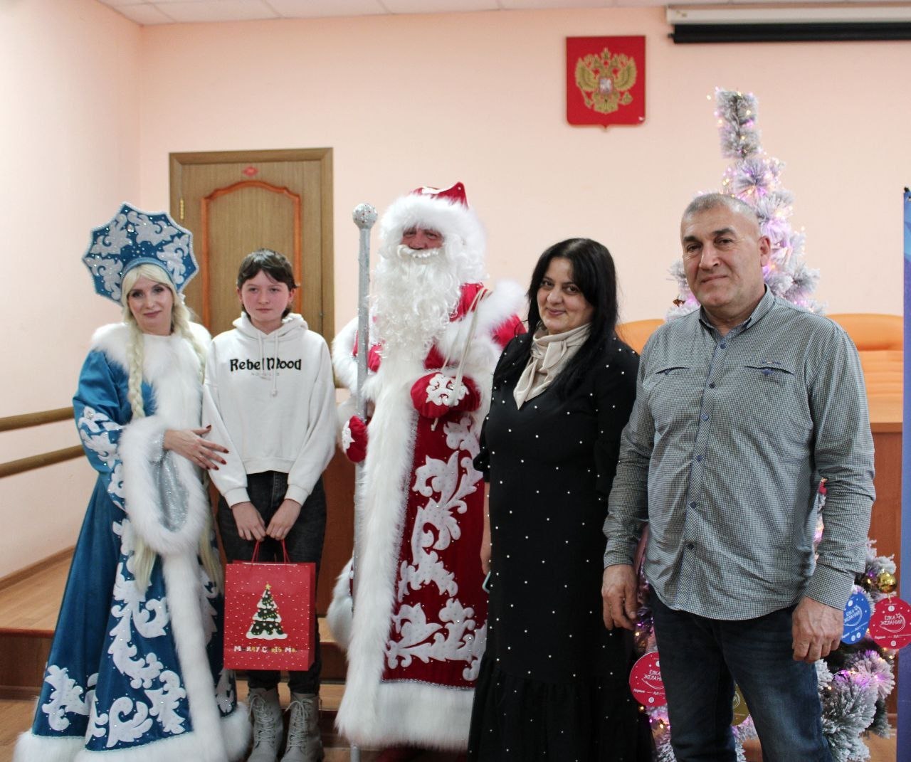 Юные мечтатели загадали свои желания, а волшебники сделали их реальностью! Именно таким — полным ярких эмоций детей, искренней радости в глазах, предвкушения и даже нетерпеливого ожидания — стало мероприятие в рамках акции... Юные мечтатели загадали свои желания, а волшебники сделали их реальностью! Именно таким — полным ярких эмоций детей, искренней радости в глазах, предвкушения и даже нетерпеливого ожидания — стало мероприятие в рамках акции...