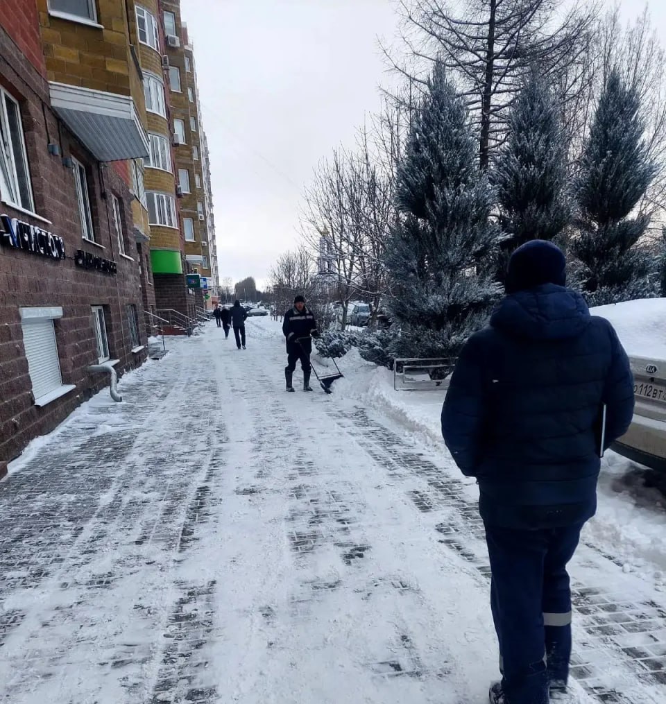 В связи с выпавшими осадками во дворах задействован 621 дворник В связи с выпавшими осадками во дворах задействован 621 дворник