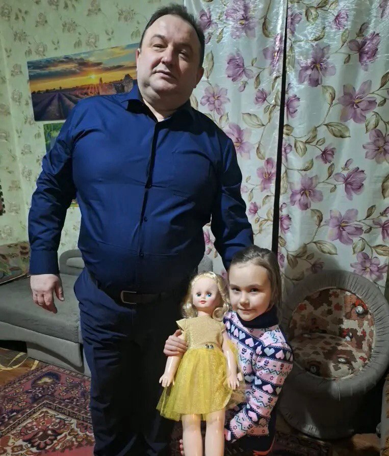 Председатель Представительного Собрания Льговского района Курской области Болдин Антон Александрович исполнил мечту шестилетней Кудряшовой Евгении Максимовны из ст. Артаково в рамках благотворительной акции «Ёлка желаний» Председатель Представительного Собрания Льговского района Курской области Болдин Антон Александрович исполнил мечту шестилетней Кудряшовой Евгении Максимовны из ст. Артаково в рамках благотворительной акции «Ёлка желаний»