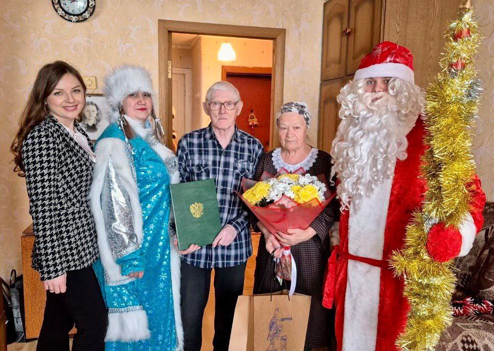 В канун Нового года, по случаю 62-летия совместной жизни поздравления принимали Виталий Николаевич и Галина Сергеевна Селезневы