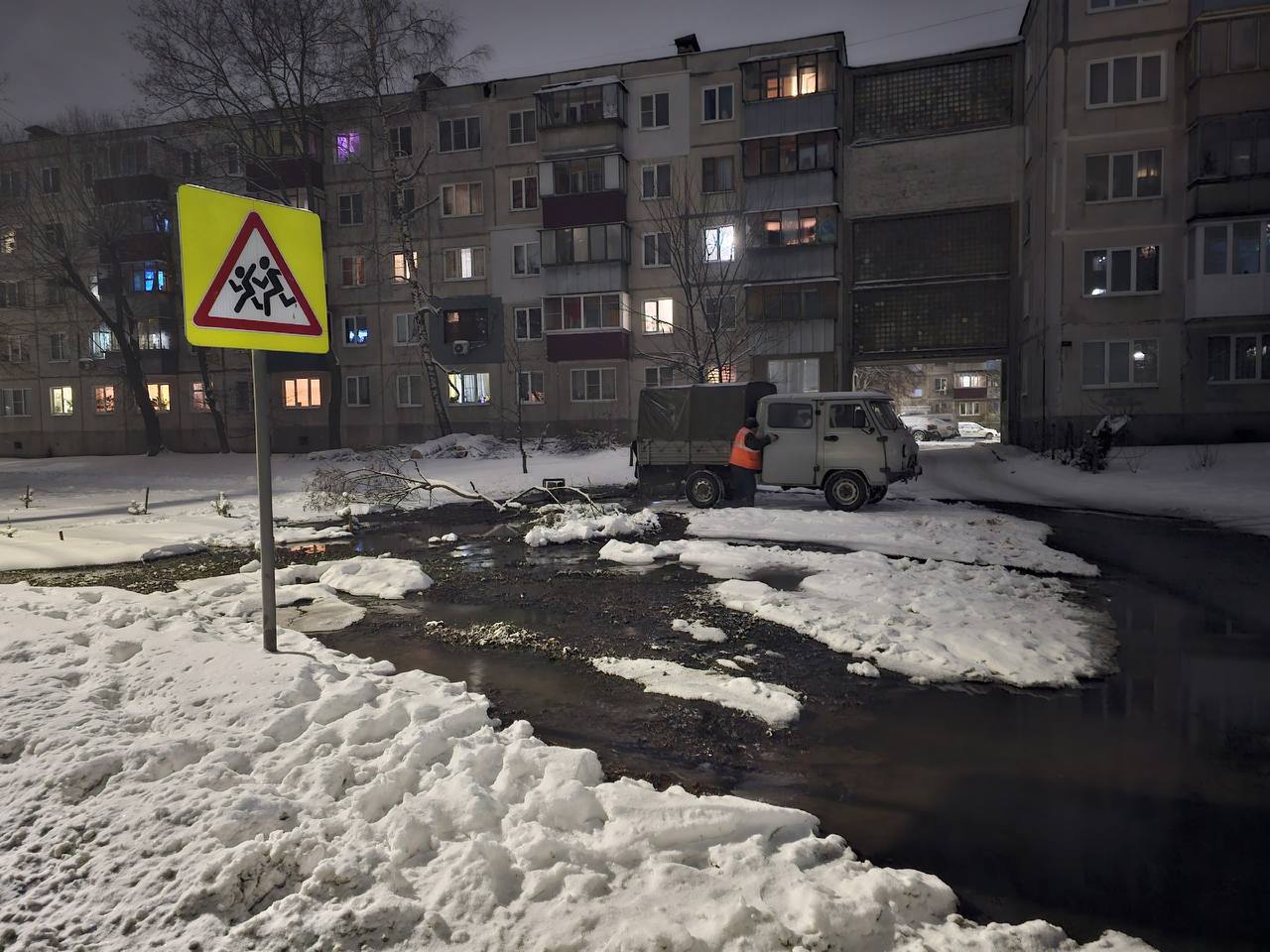 Сегодня на улице Серегина произошло повреждение на водопроводной сети Сегодня на улице Серегина произошло повреждение на водопроводной сети