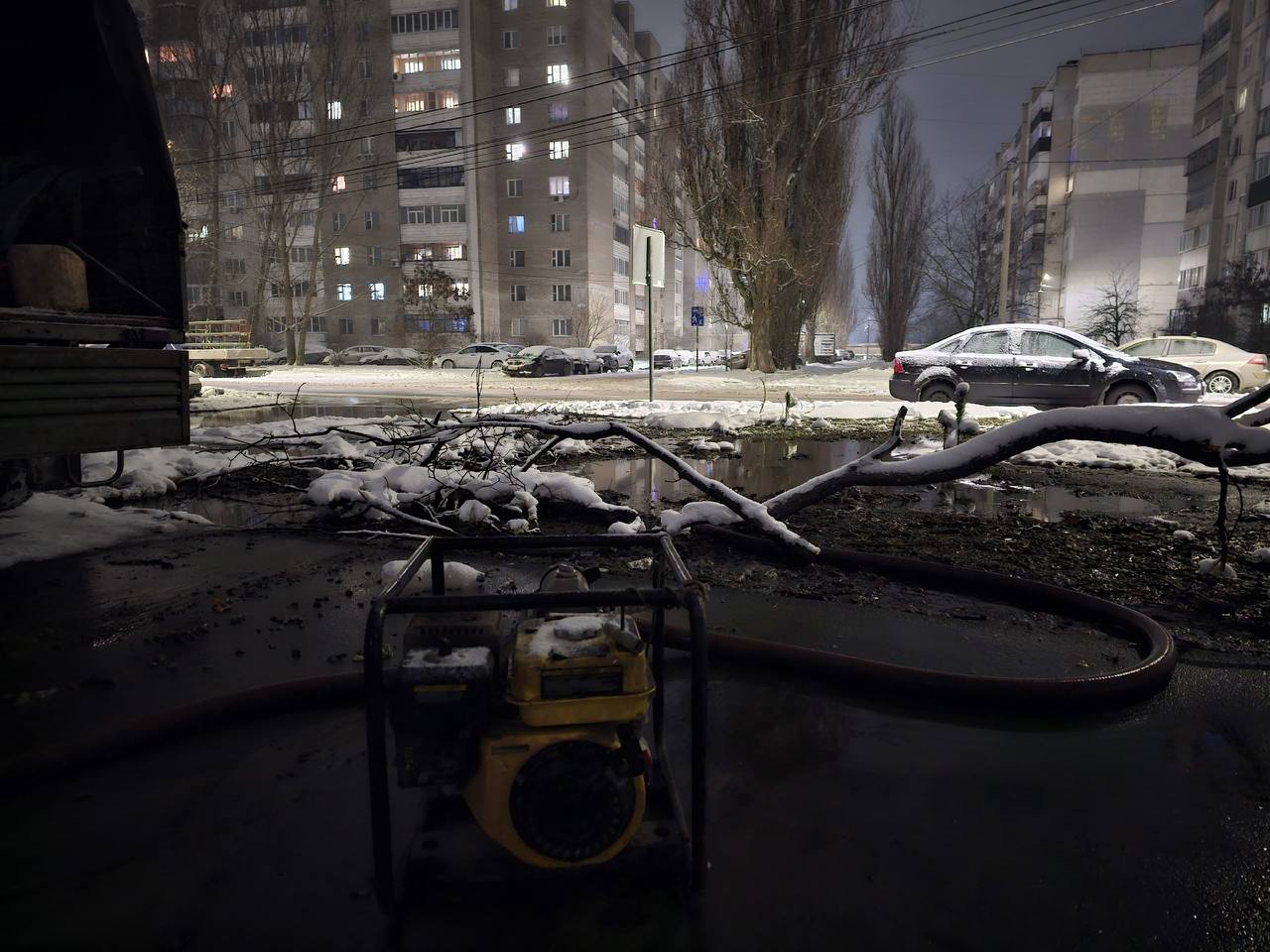 Сегодня на улице Серегина произошло повреждение на водопроводной сети Сегодня на улице Серегина произошло повреждение на водопроводной сети