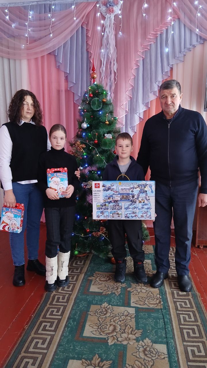 «Ёлка желаний» – традиционная акция, в которой вот уже 8 лет принимает участие руководство страны, областей, районов