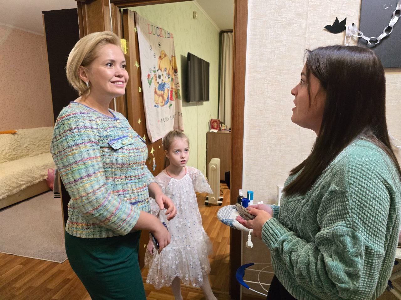 Екатерина Харченко: Новый год даёт взрослым удивительную возможность - стать настоящими волшебниками! Поздравила с наступающими праздниками курских ребят и передала им подарки от Деда Мороза Екатерина Харченко: Новый год даёт взрослым удивительную возможность - стать настоящими волшебниками! Поздравила с наступающими праздниками курских ребят и передала им подарки от Деда Мороза