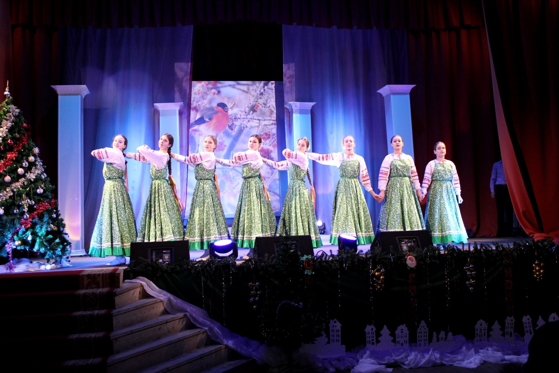 25 декабря МКУК «Пристенский РДК» провел праздничную программу «Новогодние истории: возрождая традиции» 25 декабря МКУК «Пристенский РДК» провел праздничную программу «Новогодние истории: возрождая традиции»