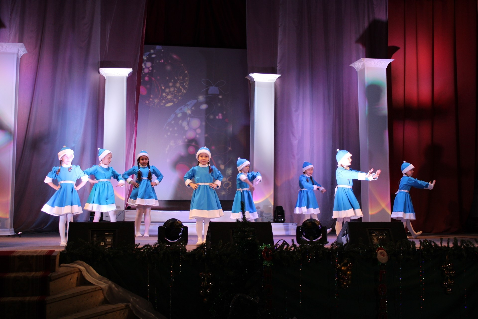 25 декабря МКУК «Пристенский РДК» провел праздничную программу «Новогодние истории: возрождая традиции» 25 декабря МКУК «Пристенский РДК» провел праздничную программу «Новогодние истории: возрождая традиции»