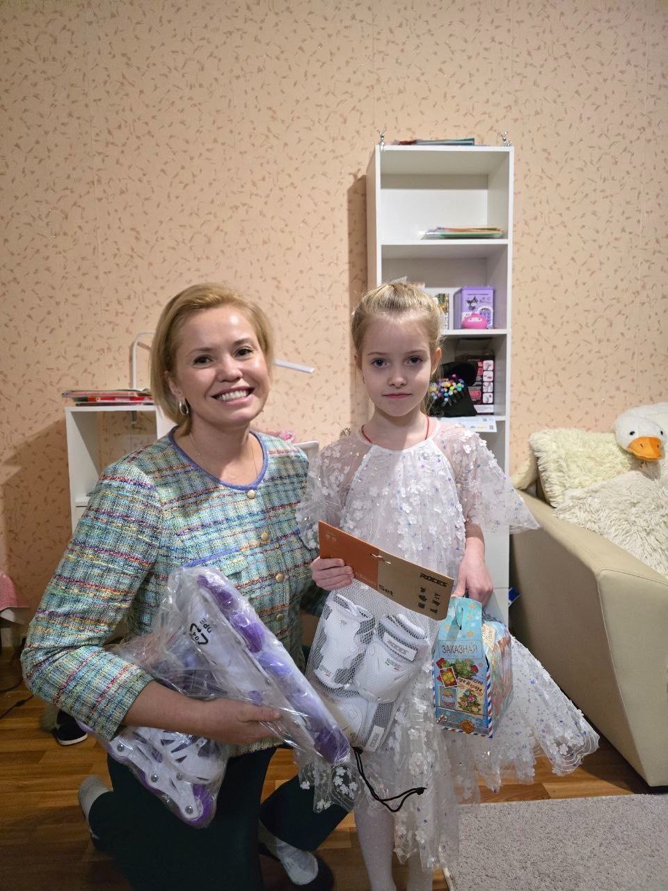 Екатерина Харченко: Новый год даёт взрослым удивительную возможность - стать настоящими волшебниками! Поздравила с наступающими праздниками курских ребят и передала им подарки от Деда Мороза Екатерина Харченко: Новый год даёт взрослым удивительную возможность - стать настоящими волшебниками! Поздравила с наступающими праздниками курских ребят и передала им подарки от Деда Мороза