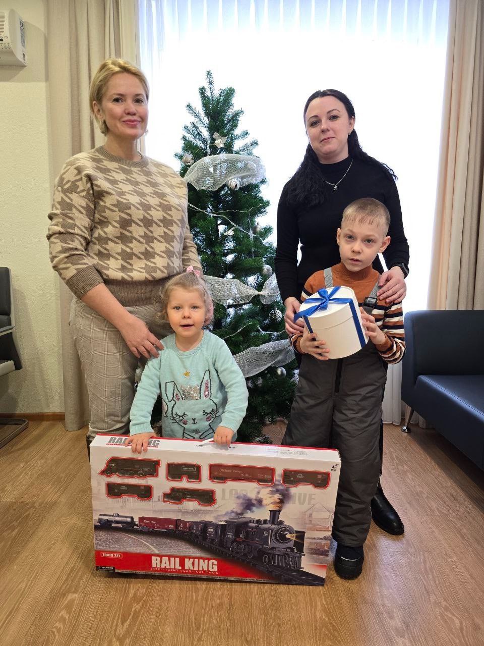 Екатерина Харченко: Новый год даёт взрослым удивительную возможность - стать настоящими волшебниками! Поздравила с наступающими праздниками курских ребят и передала им подарки от Деда Мороза Екатерина Харченко: Новый год даёт взрослым удивительную возможность - стать настоящими волшебниками! Поздравила с наступающими праздниками курских ребят и передала им подарки от Деда Мороза