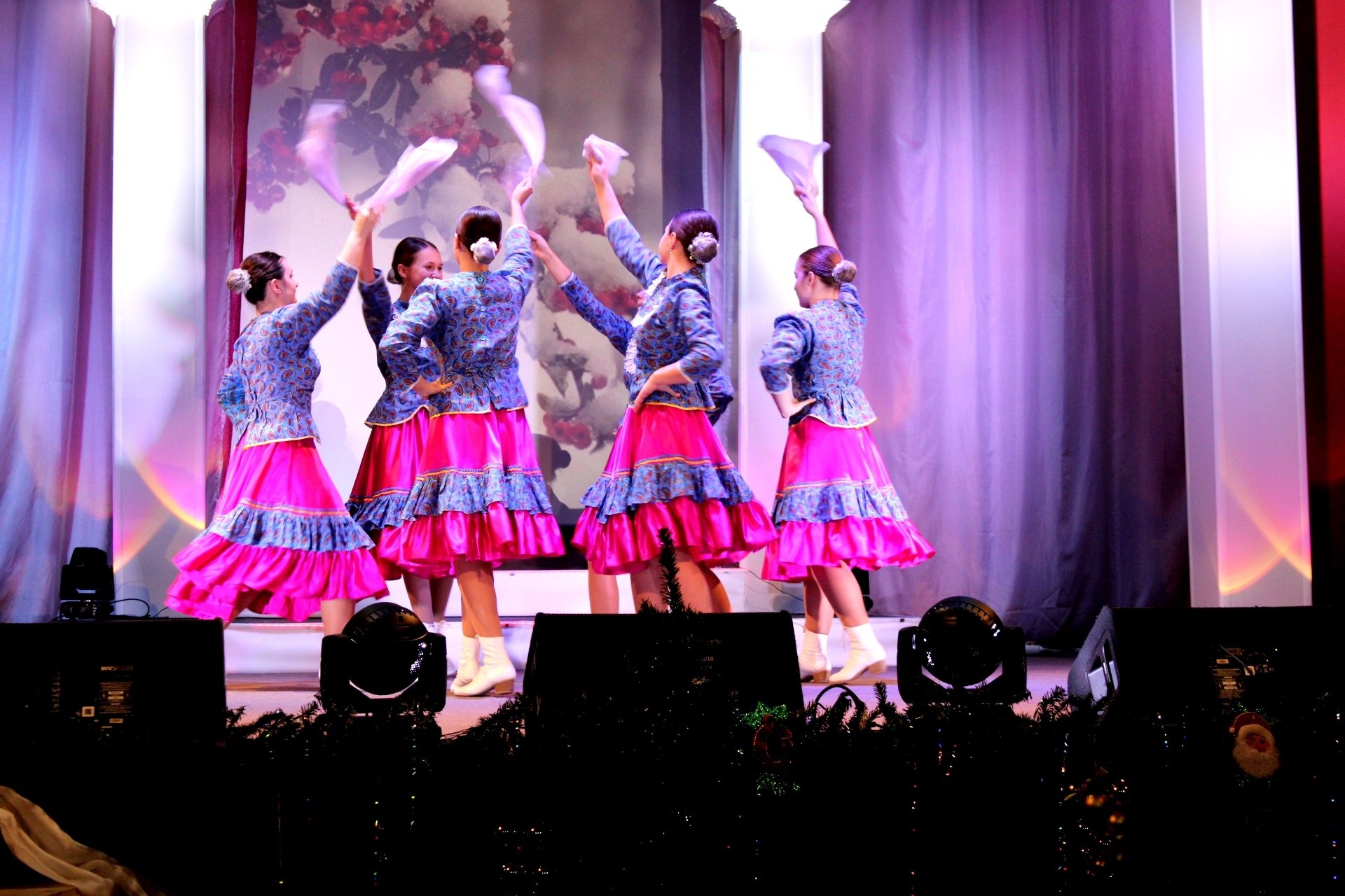 25 декабря МКУК «Пристенский РДК» провел праздничную программу «Новогодние истории: возрождая традиции»