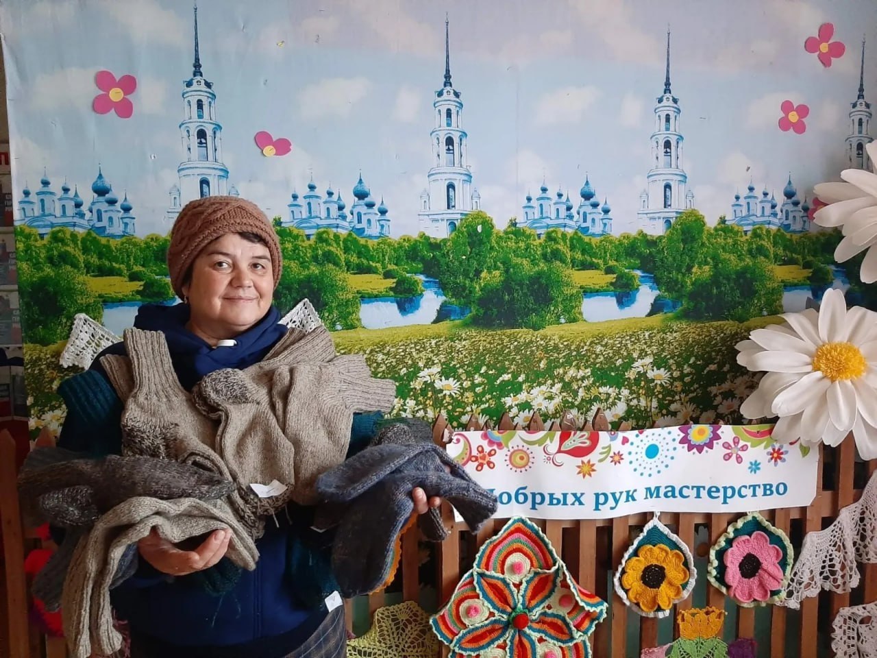 В преддверии Нового года Солнцевский район направил нашим воинам в одно из подразделений ВДВ новогодние подарки: теплые вещи, маскировочные сети, окопные свечи, кондитерские изделия и другие продукты