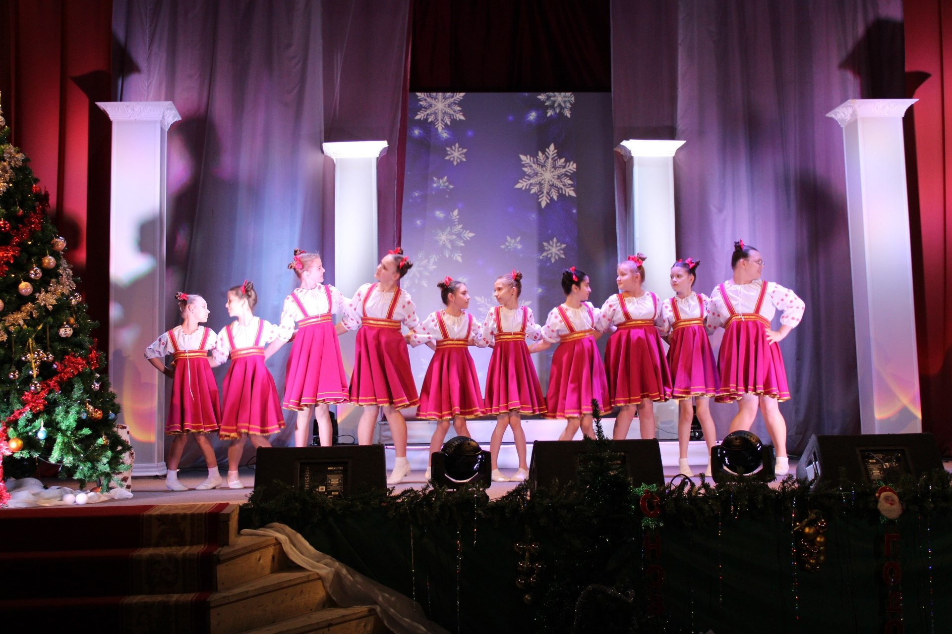 25 декабря МКУК «Пристенский РДК» провел праздничную программу «Новогодние истории: возрождая традиции» 25 декабря МКУК «Пристенский РДК» провел праздничную программу «Новогодние истории: возрождая традиции»