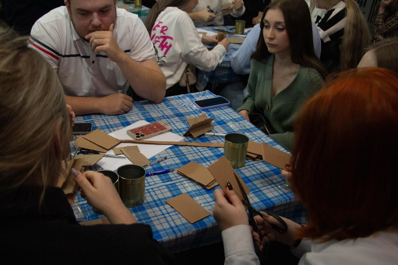 В ЮЗГУ обучили волонтеров. В Юго-Западном государственном университете (Курск) в рамках сезона волонтерского актива «Индиго» прошло обучение по направлению «Патриотическое добровольчество»