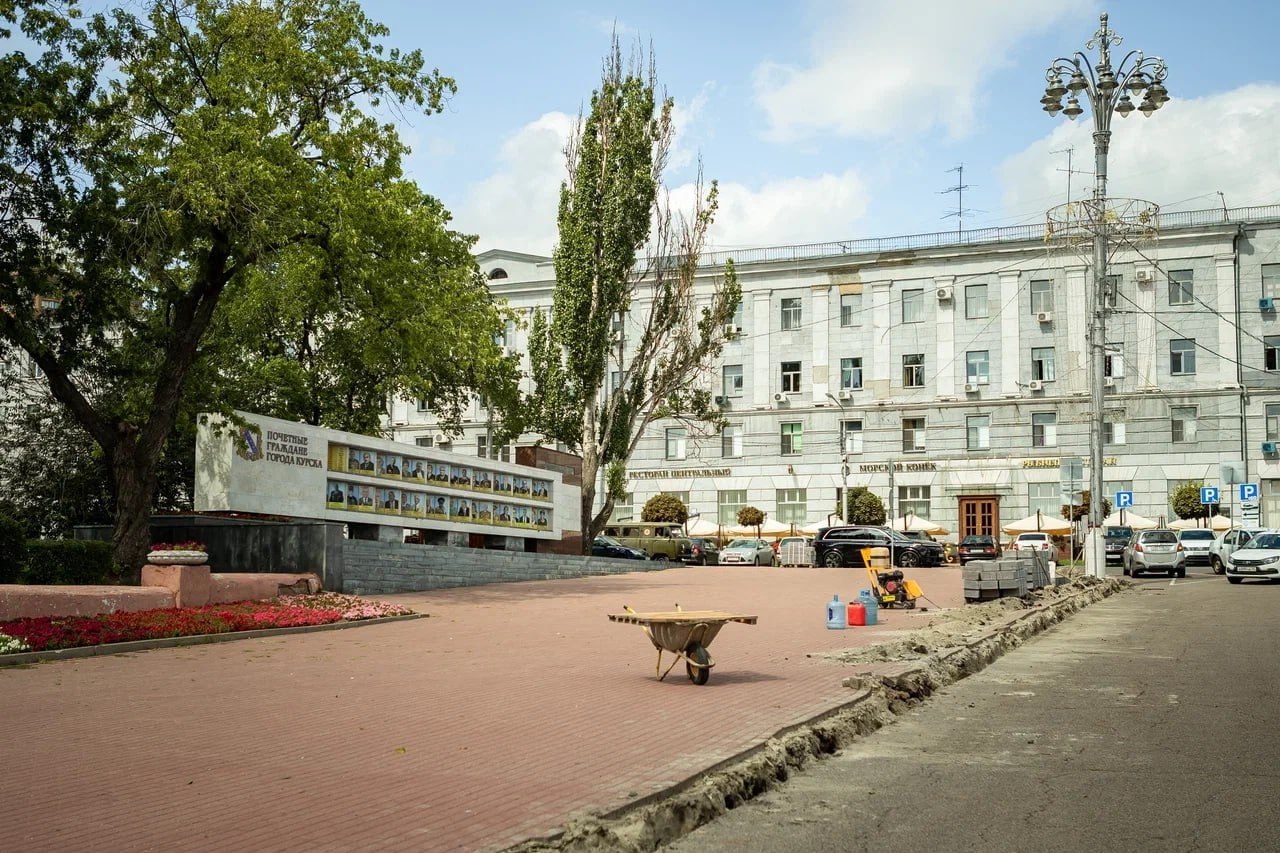 В прошлом году преобразилась территория сквера у Главпочтамта на Красной площади В прошлом году преобразилась территория сквера у Главпочтамта на Красной площади