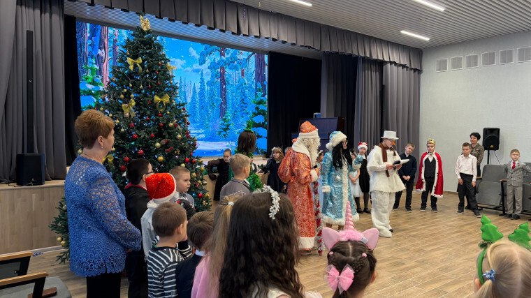 Новогодняя сказка.. Новый год – это время волшебства доброй сказки и ожидания чуда. Один из самых любимых всеми, долгожданных, радостных и душевных праздников Новогодняя сказка.. Новый год – это время волшебства доброй сказки и ожидания чуда. Один из самых любимых всеми, долгожданных, радостных и душевных праздников