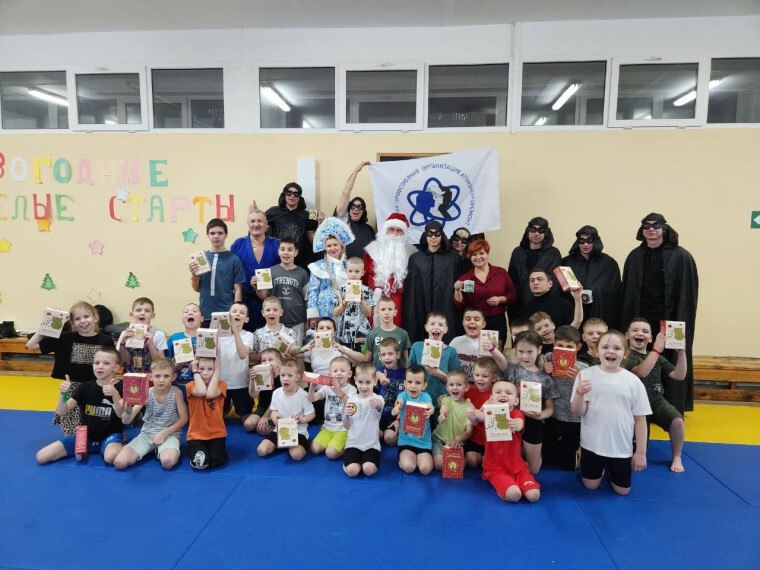 В Спортивной школе г. Курчатова прошёл новогодний праздник для воспитанников тренера-преподавателя Козаева Виктора Бидзиновича