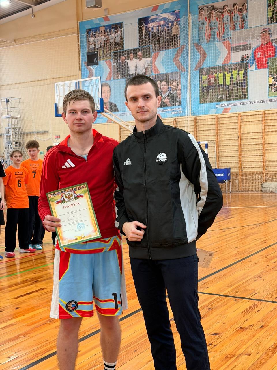 Виктор Петров: В физкультурно-оздоровительном комплексе «Русич» состоялся традиционный новогодний турнир по баскетболу среди мужских команд Пристенского района Виктор Петров: В физкультурно-оздоровительном комплексе «Русич» состоялся традиционный новогодний турнир по баскетболу среди мужских команд Пристенского района