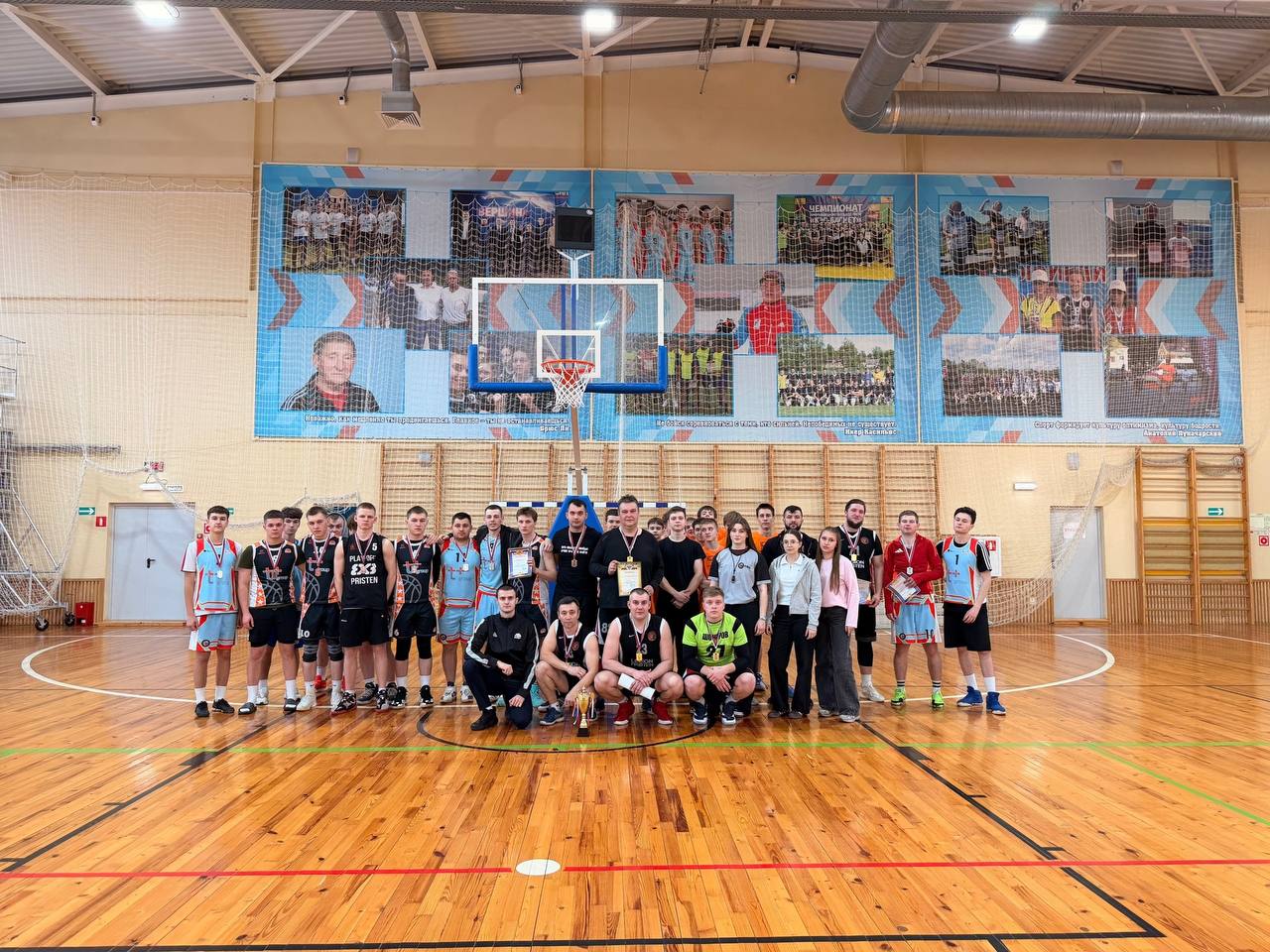 Виктор Петров: В физкультурно-оздоровительном комплексе «Русич» состоялся традиционный новогодний турнир по баскетболу среди мужских команд Пристенского района