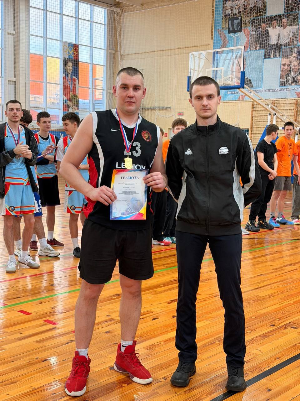 Виктор Петров: В физкультурно-оздоровительном комплексе «Русич» состоялся традиционный новогодний турнир по баскетболу среди мужских команд Пристенского района Виктор Петров: В физкультурно-оздоровительном комплексе «Русич» состоялся традиционный новогодний турнир по баскетболу среди мужских команд Пристенского района