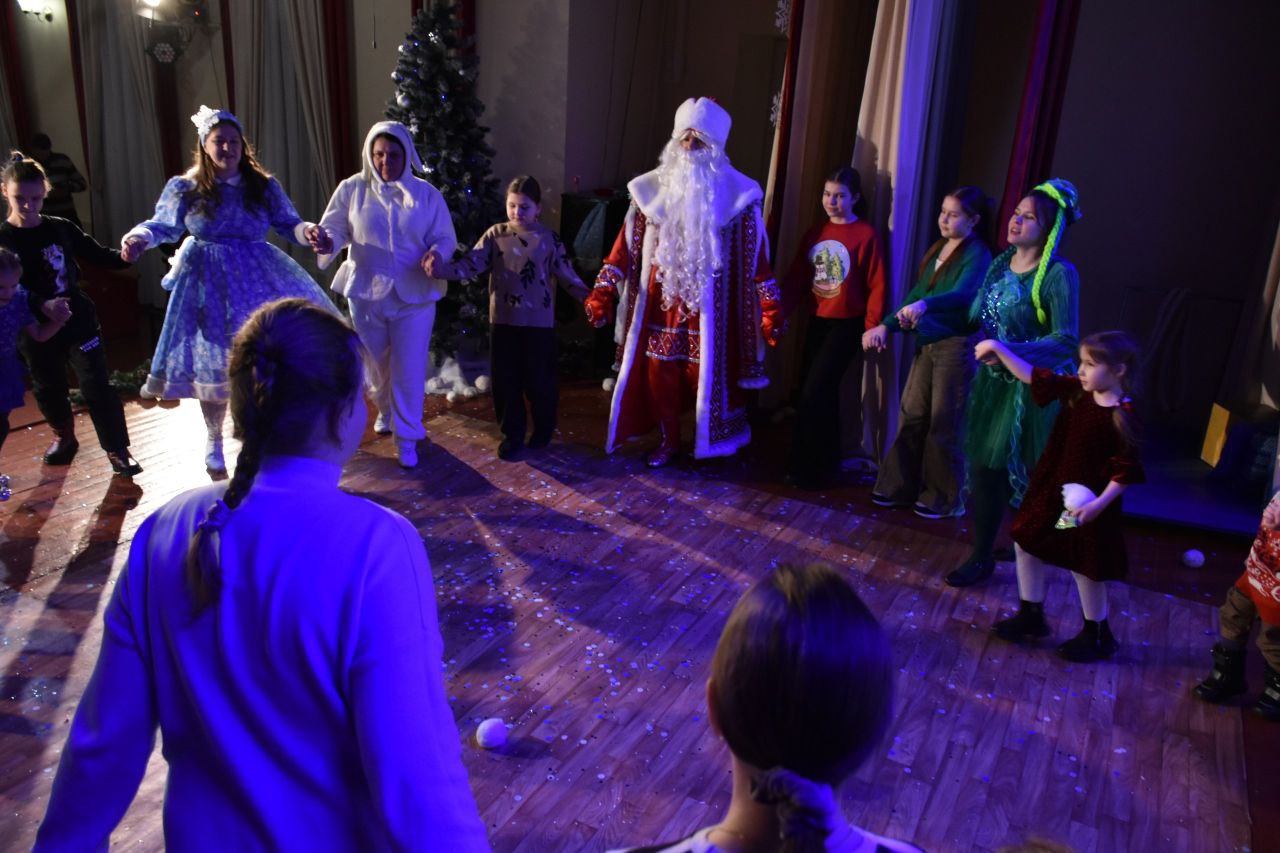 Сергей Цуканов: Новогоднее волшебство продолжается! Сегодня в районном доме народного творчества состоялся детский утренник под названием «Волшебный календарь» Сергей Цуканов: Новогоднее волшебство продолжается! Сегодня в районном доме народного творчества состоялся детский утренник под названием «Волшебный календарь»