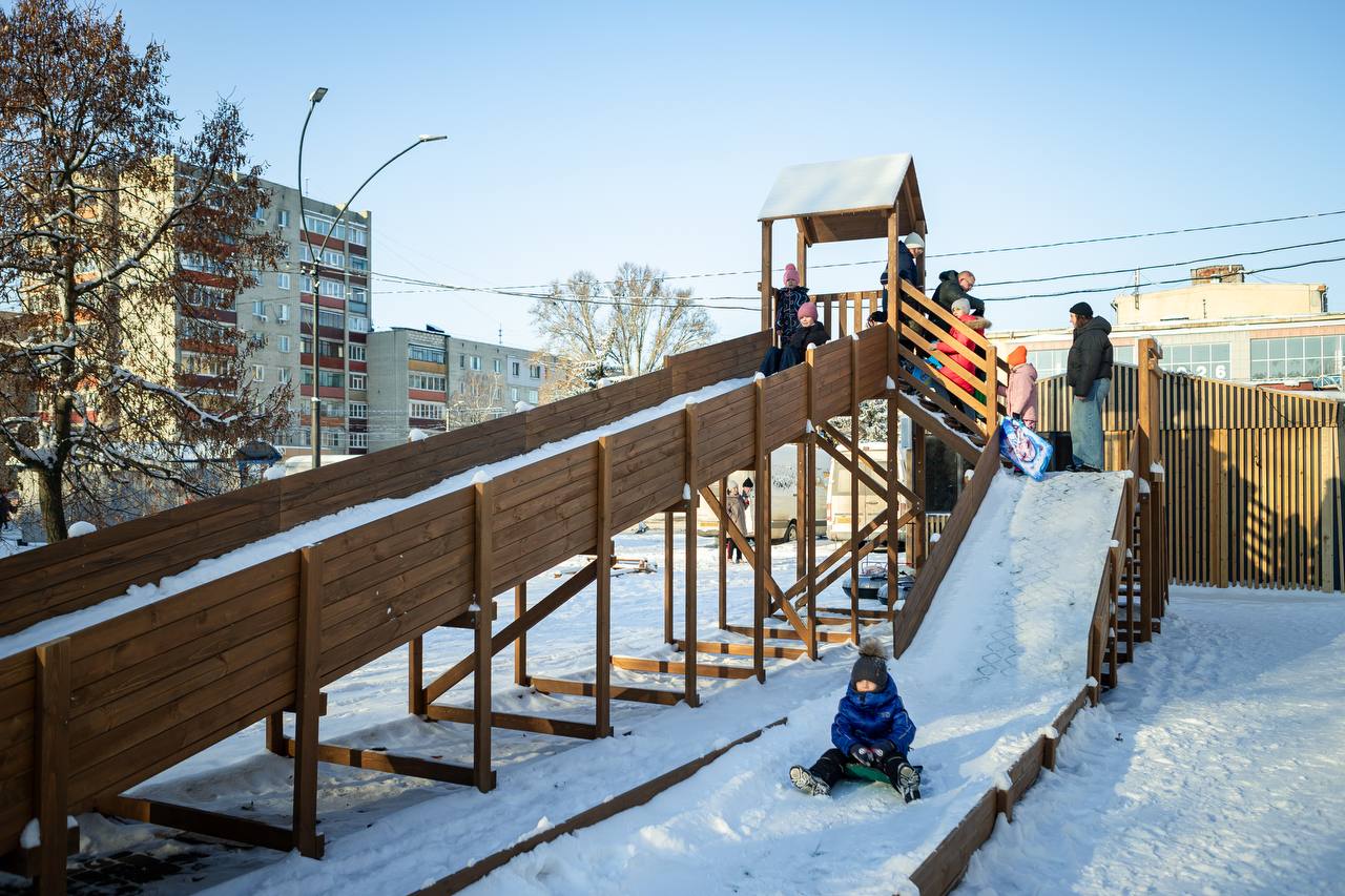 Сотрудники «Лиры» дарят курянам праздничное настроение Сотрудники «Лиры» дарят курянам праздничное настроение