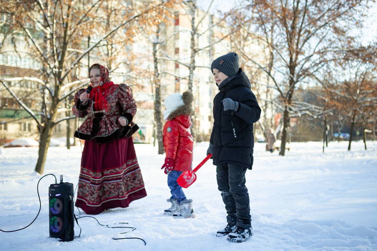Сотрудники «Лиры» дарят курянам праздничное настроение Сотрудники «Лиры» дарят курянам праздничное настроение