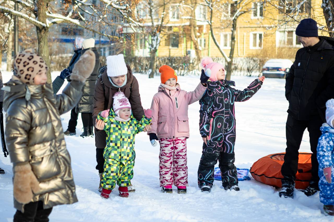 Сотрудники «Лиры» дарят курянам праздничное настроение Сотрудники «Лиры» дарят курянам праздничное настроение