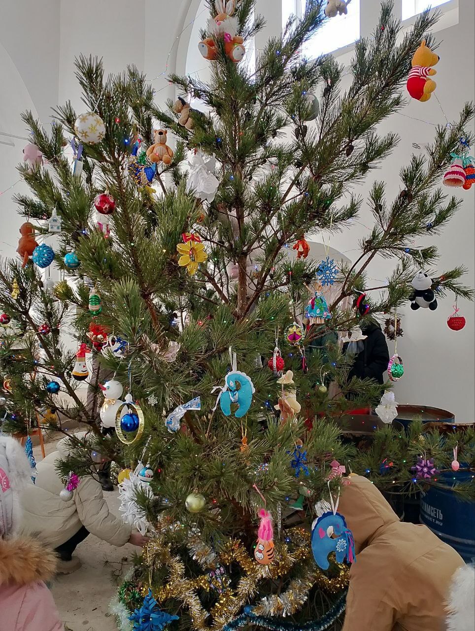 На пороге Рождество Христово, а это значит, что в храмах нашего района уже украшены елочки На пороге Рождество Христово, а это значит, что в храмах нашего района уже украшены елочки