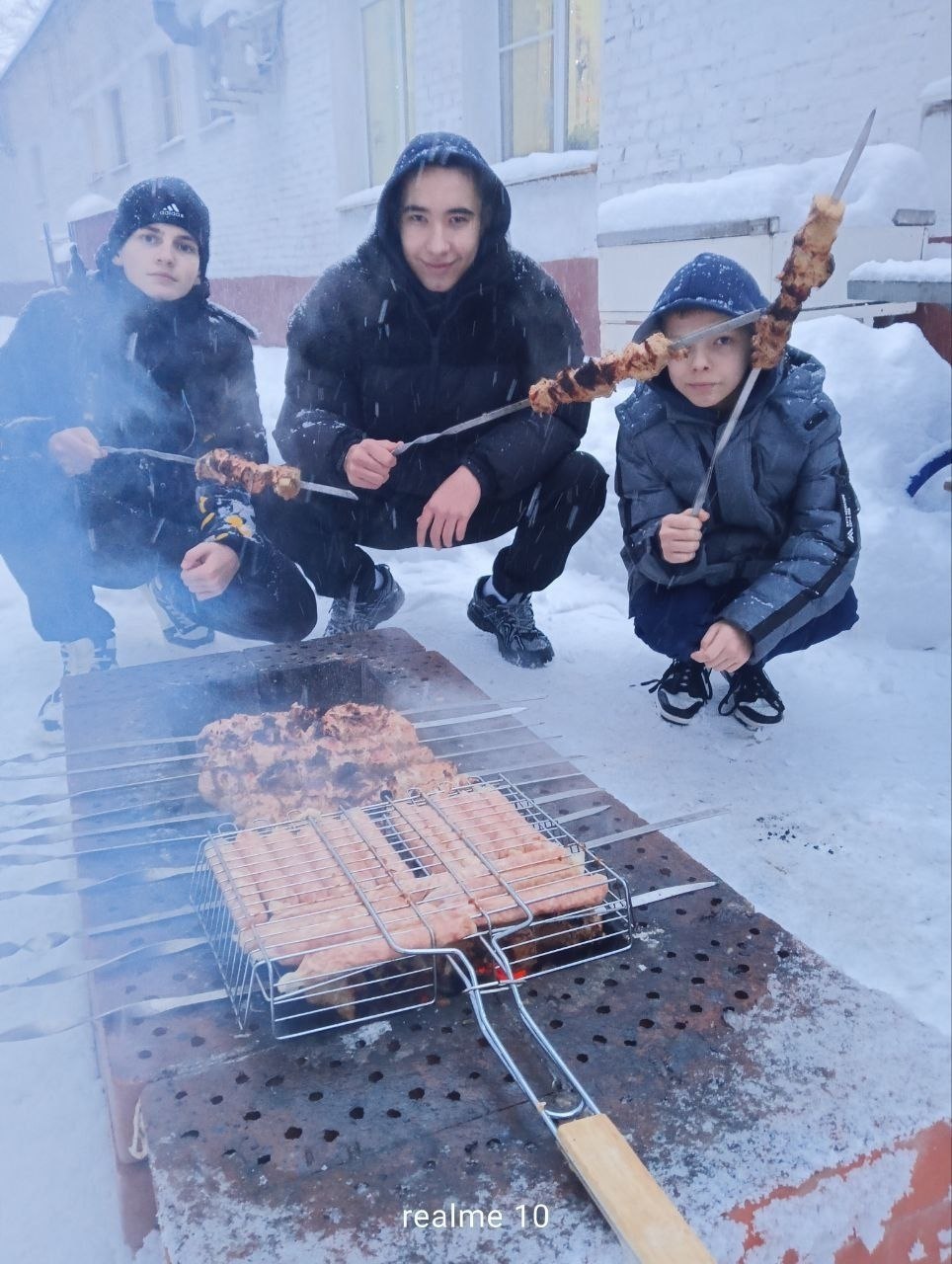 В Центре «Мы вместе» прошел незабываемый мастер-класс для воспитанников по приготовлению шашлыка на свежем воздухе В Центре «Мы вместе» прошел незабываемый мастер-класс для воспитанников по приготовлению шашлыка на свежем воздухе