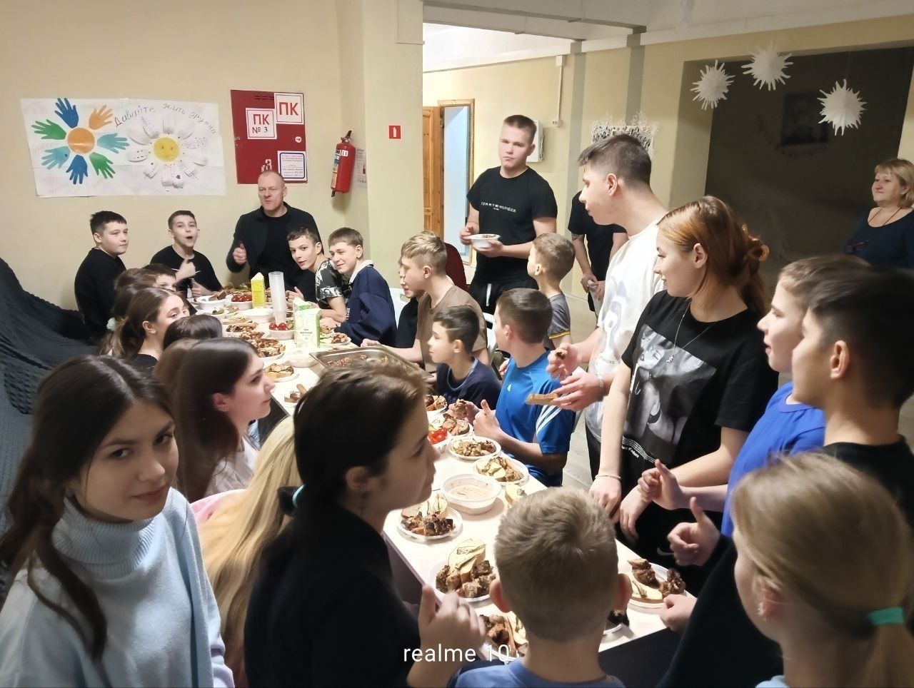 В Центре «Мы вместе» прошел незабываемый мастер-класс для воспитанников по приготовлению шашлыка на свежем воздухе