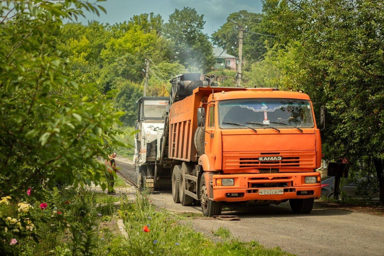 В прошлом году на 51 улице был проведен капитальный ремонт автомобильных дорог В прошлом году на 51 улице был проведен капитальный ремонт автомобильных дорог