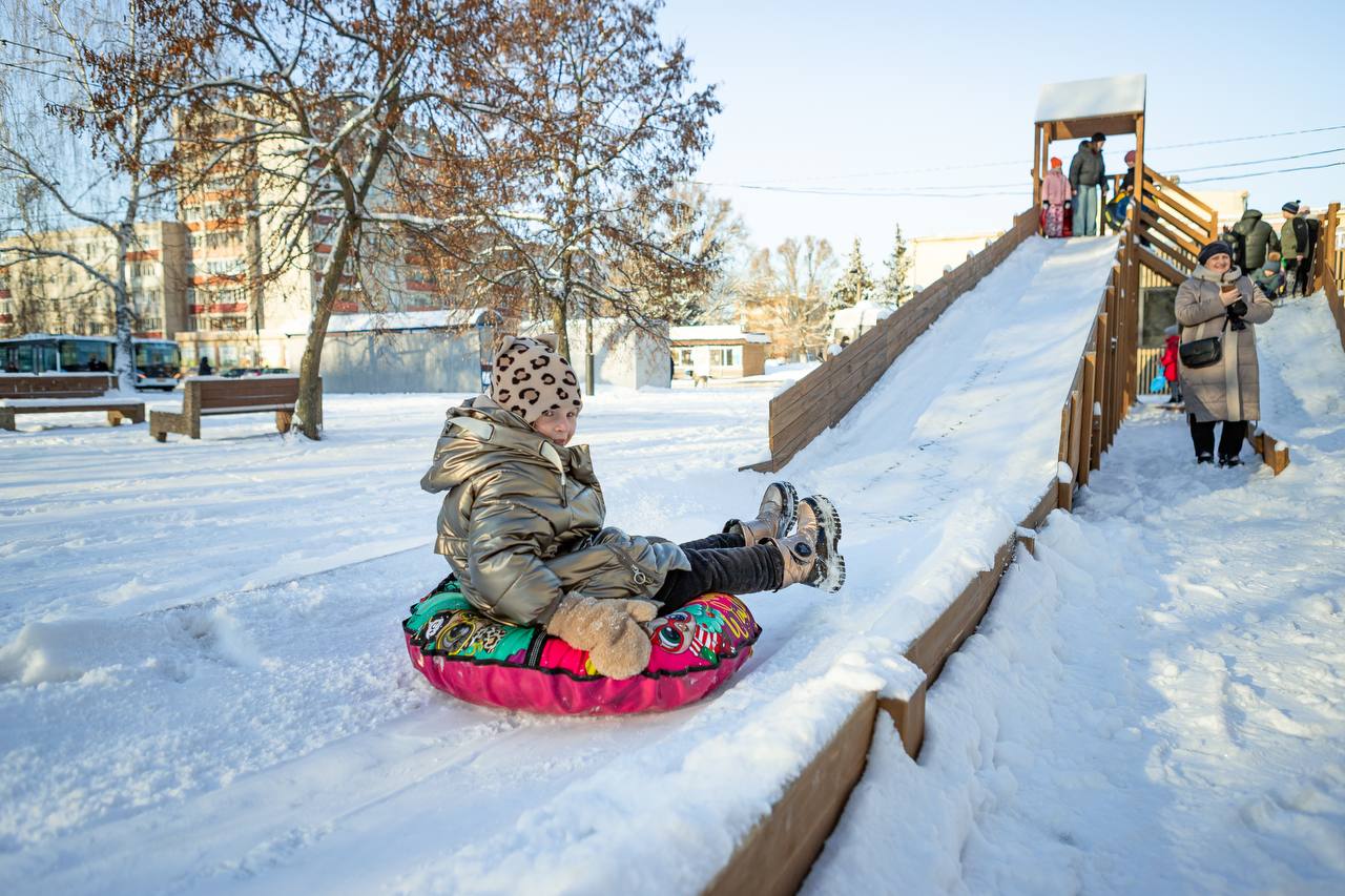 Сотрудники «Лиры» дарят курянам праздничное настроение Сотрудники «Лиры» дарят курянам праздничное настроение