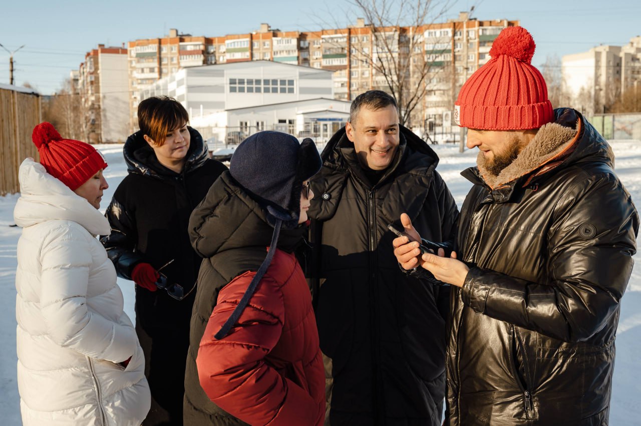 Александр Хинштейн с сыном опробовал тюбинговые трассы Курска Александр Хинштейн с сыном опробовал тюбинговые трассы Курска